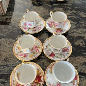 Set of 6 tea cups with saucers